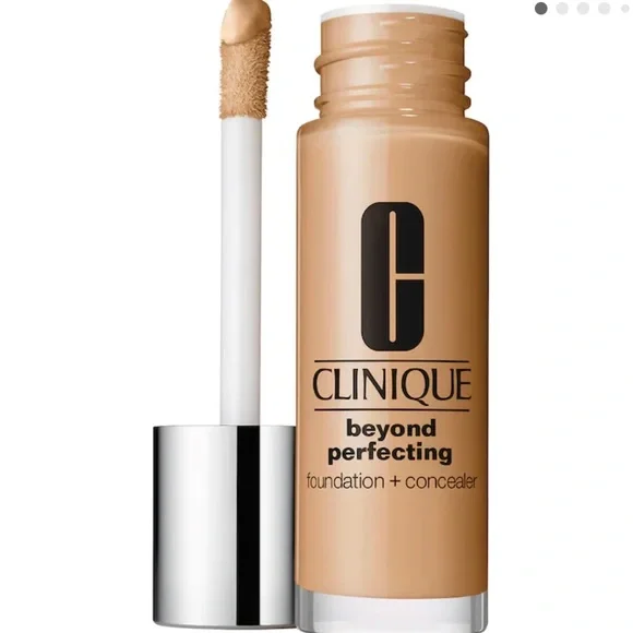 • Clinique Beyond Perfecting Foundation + Concealer CN 58 Honey